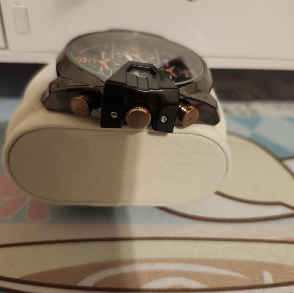 Watch - Picture 2 of 4